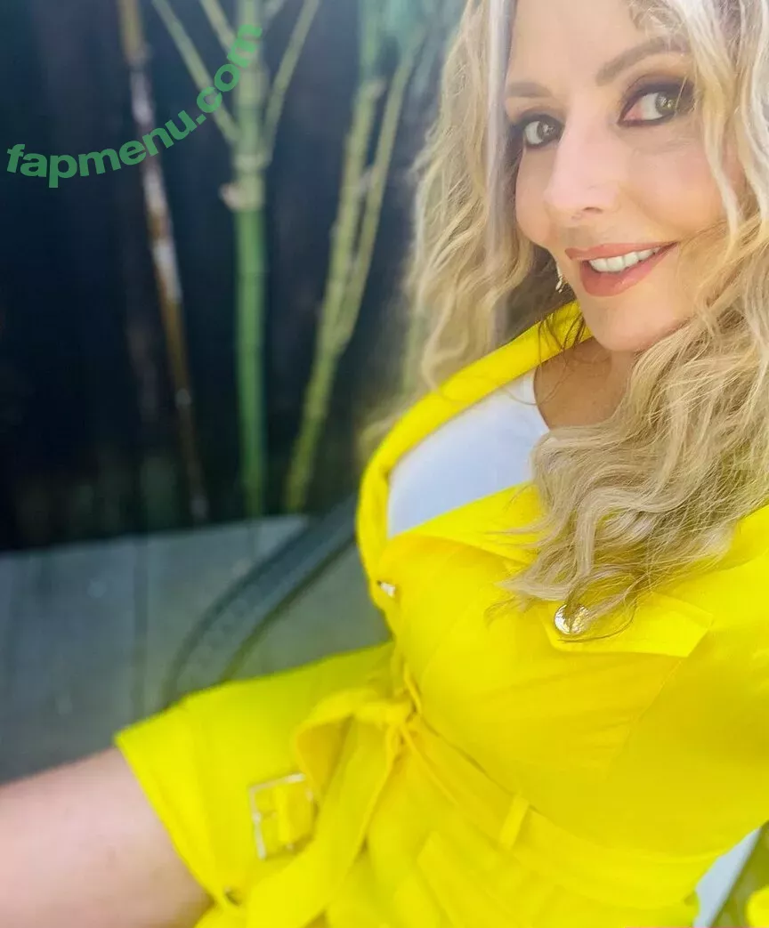 Carol Vorderman nude photo #1190 (carolvorders)