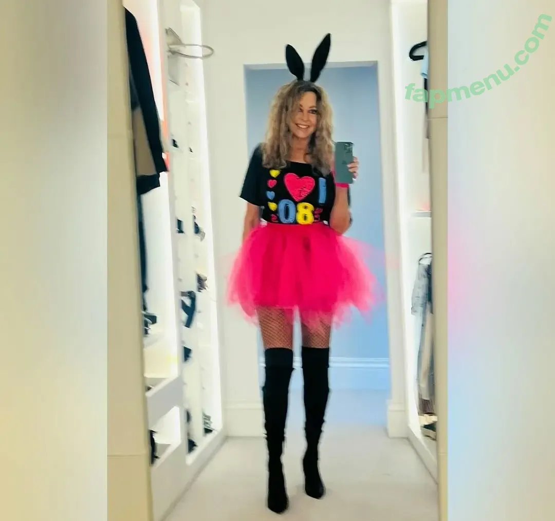 Carol Vorderman nude photo #1800 (carolvorders)