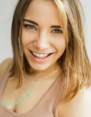 Carolin von der Groeben / carolinvondergroeben nude photo #0031