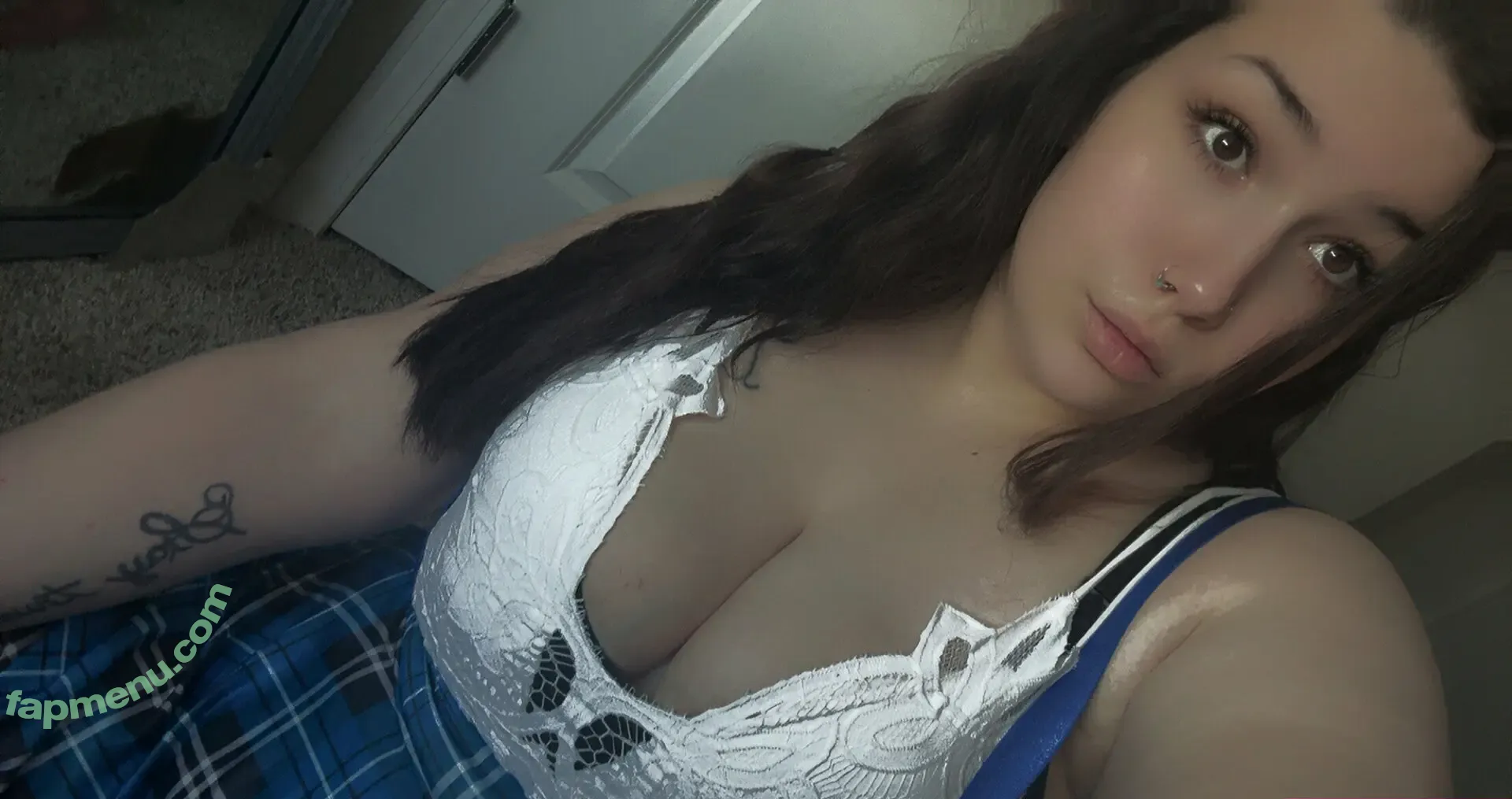 carolinethehottest nude photo #0003 (carolinethehottest)