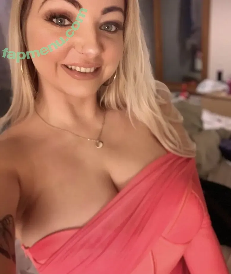 Carrie R nude photo #0034 (CazaBellex / carrieloux / misscarriejune)