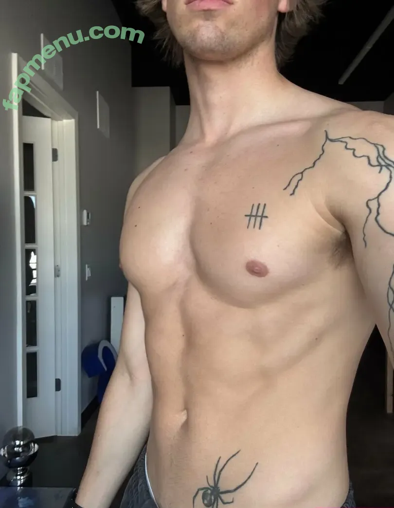 carsonmakarrall nude photo #0022 (carsmak_)