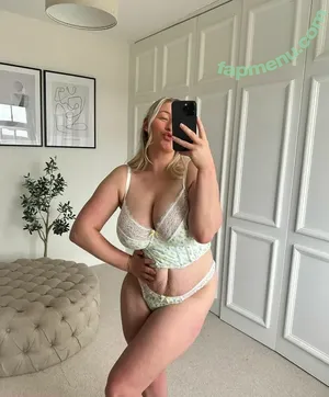 Carys Whittaker / busybeecarys / carys.whittaker / karlawhittake14 nude photo #0223