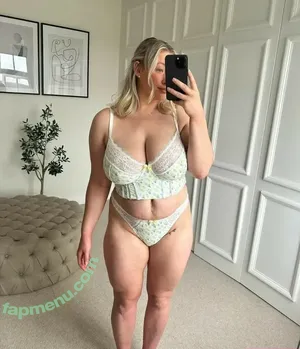 Carys Whittaker / busybeecarys / carys.whittaker / karlawhittake14 nude photo #0227