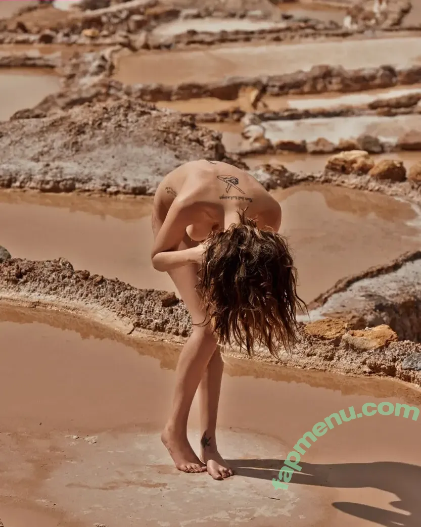 Catherine McNeil nude photo #0002 (catmcneil)