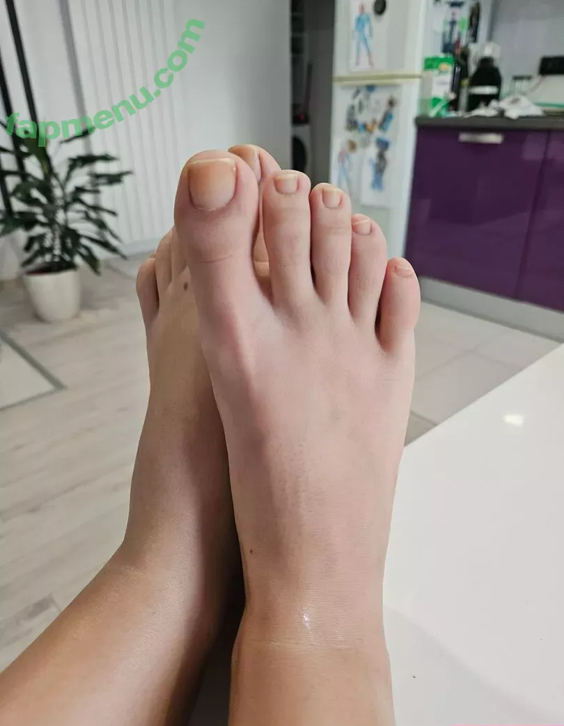 cavalierifeetfree nude photo #0170 (funwifelife)