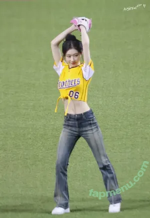Chaeryeong / ITZY (채령 / chaerrry0 nude photo #0239