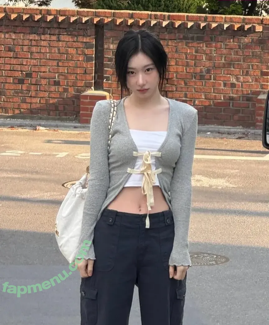 Chaeryeong nude photo #0088 (ITZY (채령 / chaerrry0)