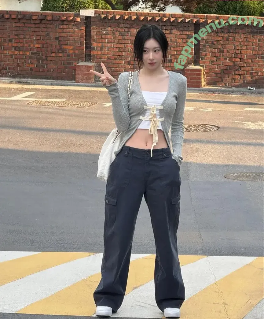 Chaeryeong nude photo #0089 (ITZY (채령 / chaerrry0)