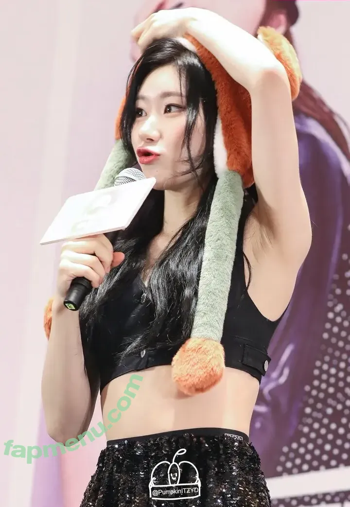 Chaeryeong nude photo #0116 (ITZY (채령 / chaerrry0)