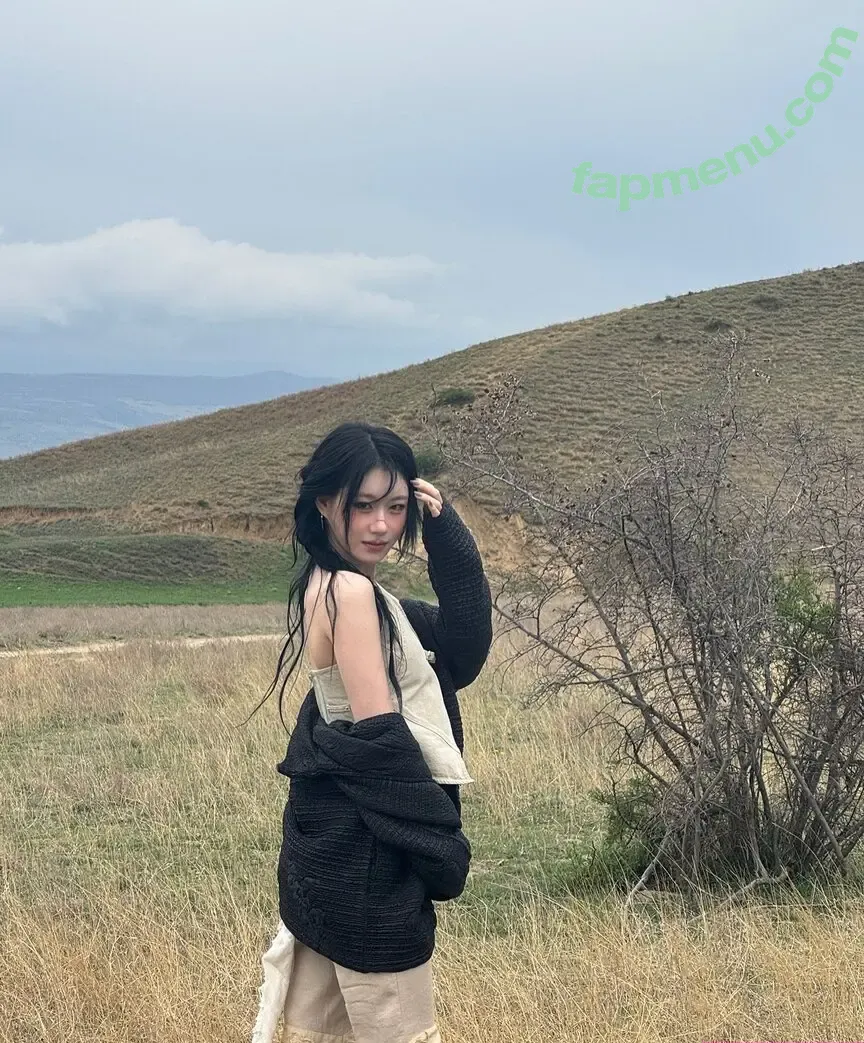 Chaeryeong nude photo #0154 (ITZY (채령 / chaerrry0)