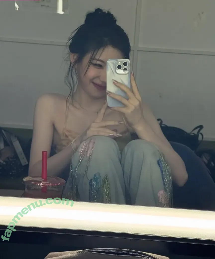 Chaeryeong nude photo #0163 (ITZY (채령 / chaerrry0)
