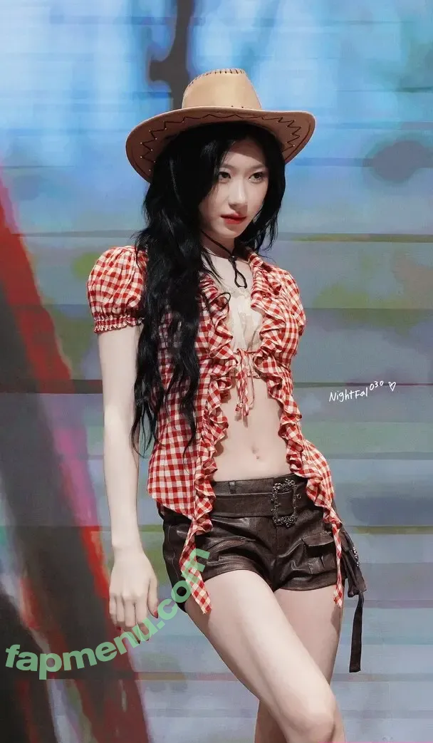 Chaeryeong nude photo #0205 (ITZY (채령 / chaerrry0)
