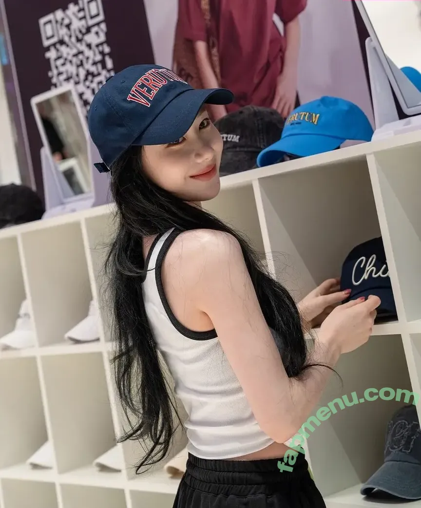 Chaeryeong nude photo #0214 (ITZY (채령 / chaerrry0)