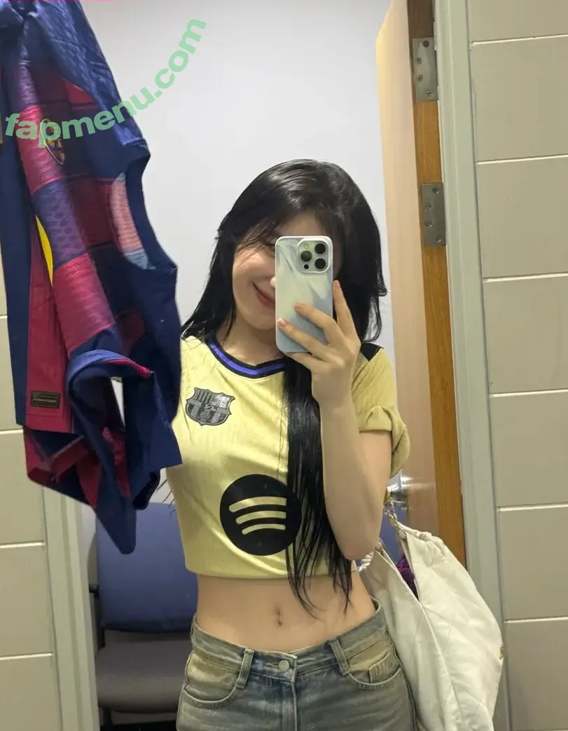 Chaeryeong nude photo #0227 (ITZY (채령 / chaerrry0)