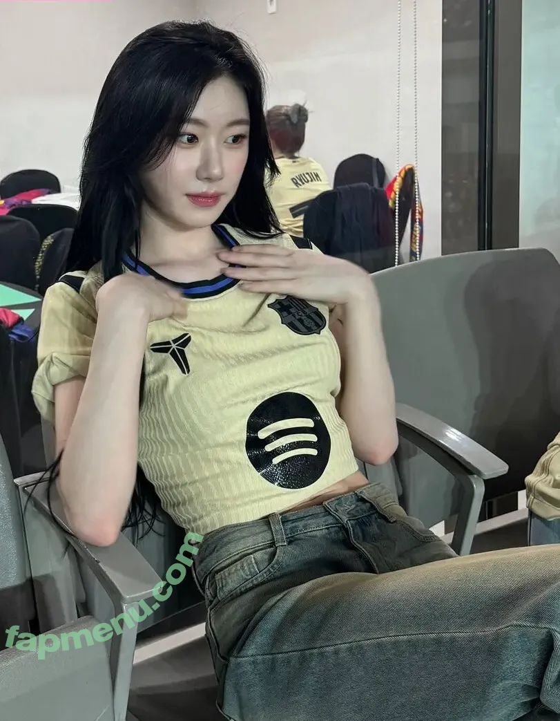 Chaeryeong nude photo #0228 (ITZY (채령 / chaerrry0)