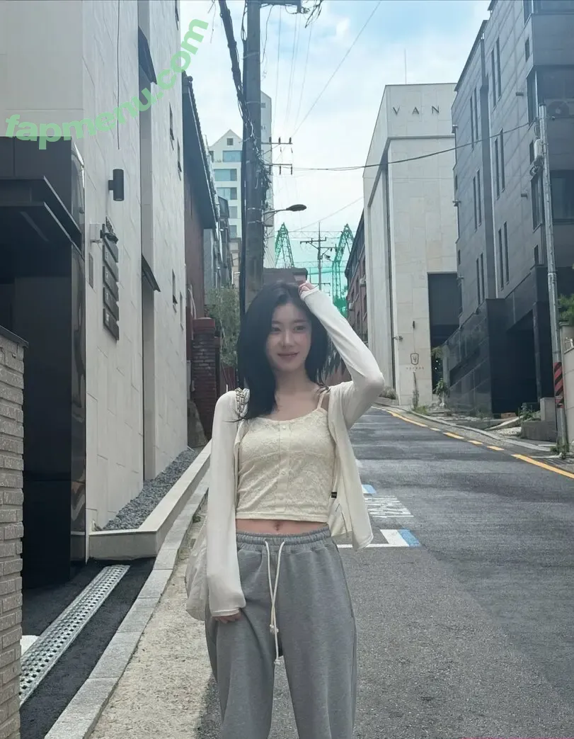 Chaeryeong nude photo #0232 (ITZY (채령 / chaerrry0)