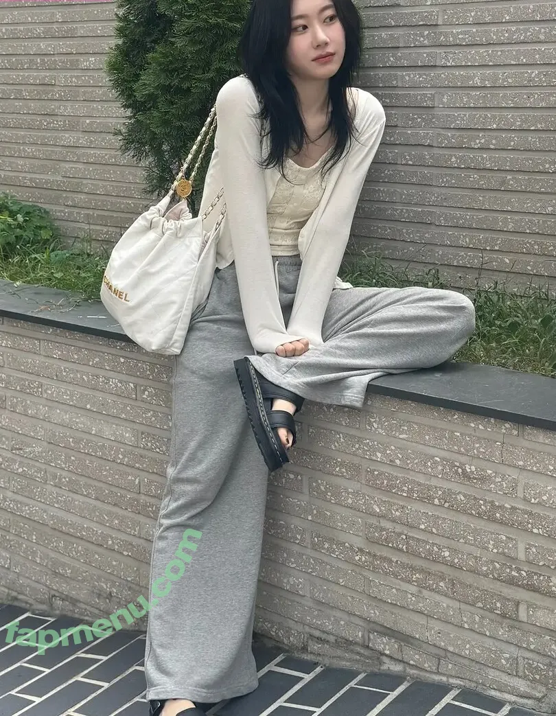 Chaeryeong nude photo #0234 (ITZY (채령 / chaerrry0)