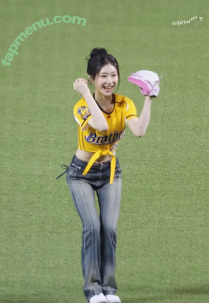 Chaeryeong nude photo #0241 (ITZY (채령 / chaerrry0)