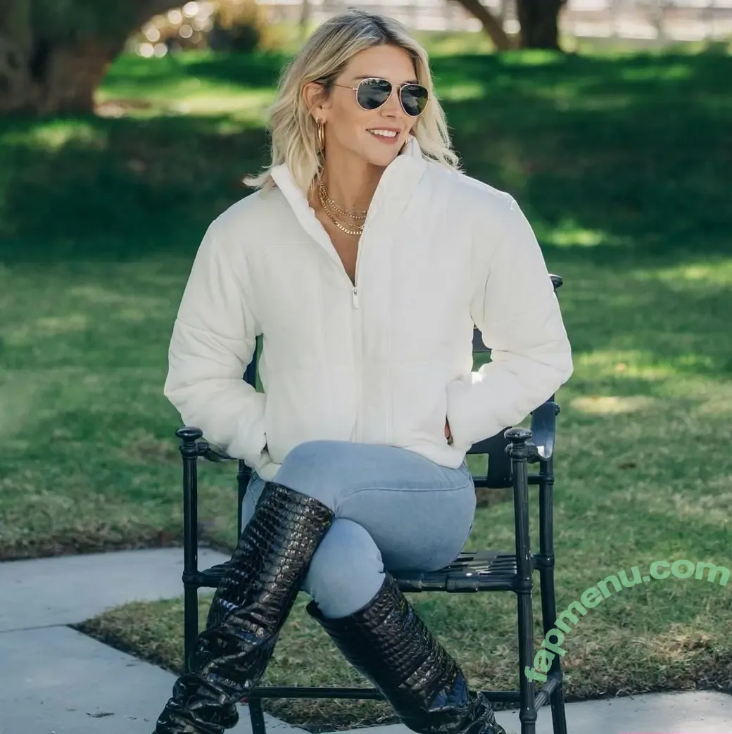 Charissa Thompson nude photo #0052 (Sportscaster / charissajthompson)