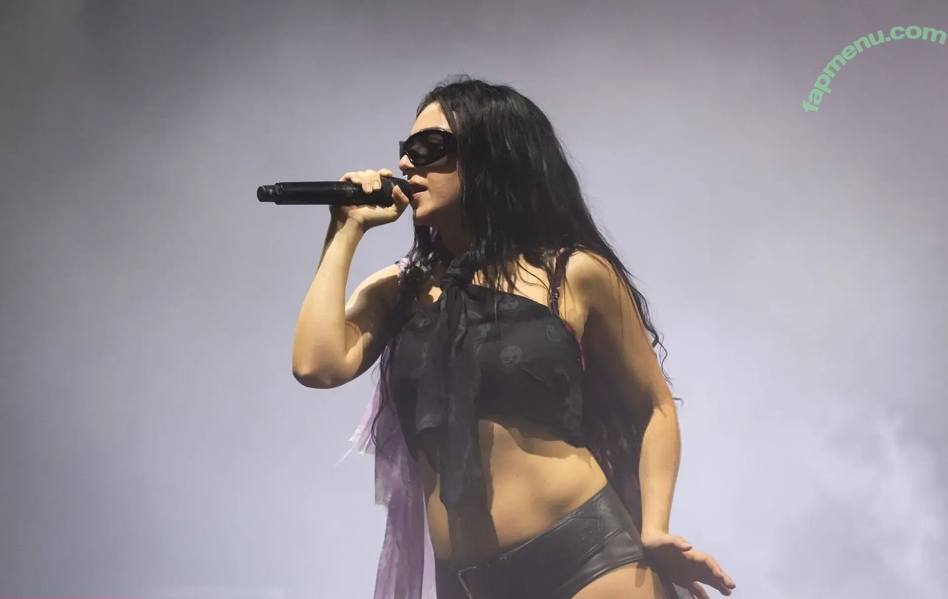 Charli XCX nude photo #3424 (charli_xcx / charlignarly)