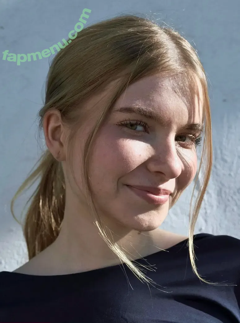 Charlott Reschke nude photo #0005 (Charlott Reschke)