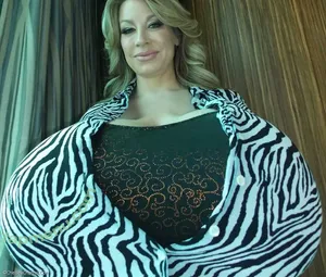 Chelsea Charms / chelsea_charms_ nude photo #4357