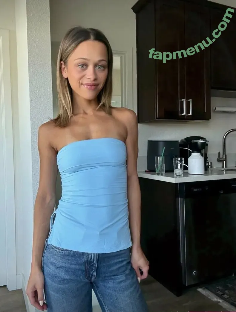 chelseakaplan nude photo #0065 (bustakaplan)