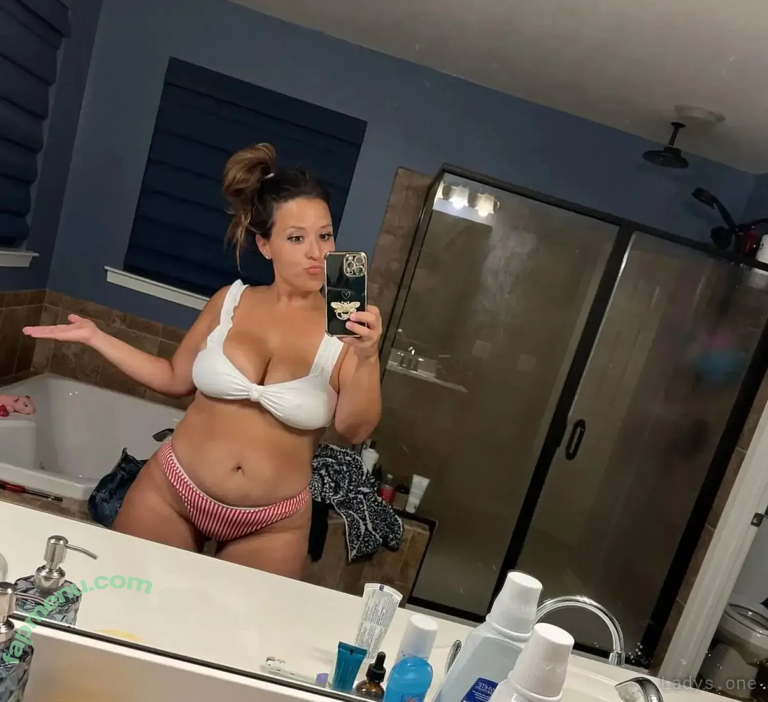 Cherr.bearr nude photo #0002 (Cherr.bearr)