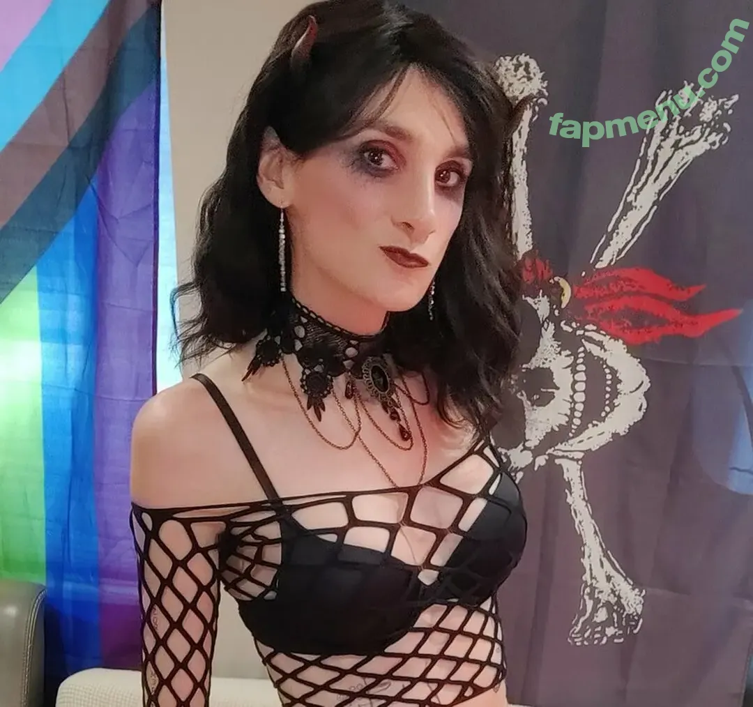 Cherry Sapphire nude photo #0021 (csapphire69 / imaskankypirate)
