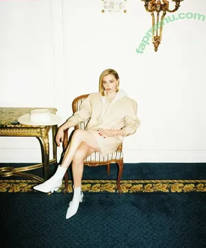 Chloë Grace Moretz / chloegmoretz nude photo #1437