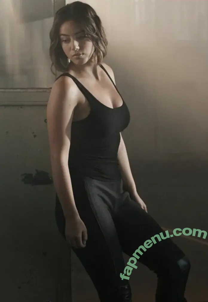 Chloe Bennet nude photo #0830 (chloebennet)