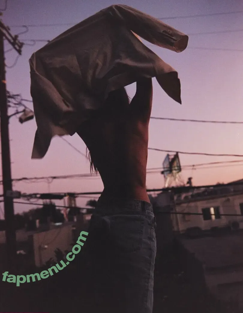 Chloe Bennet nude photo #0843 (chloebennet)
