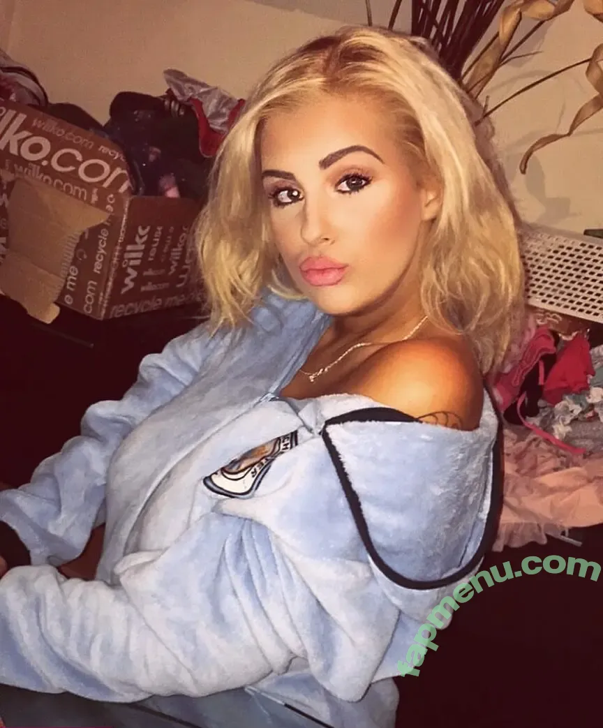 Chloe Joanne Carter nude photo #0016 (chloecarterxoxo / chloejoannecarter22x)