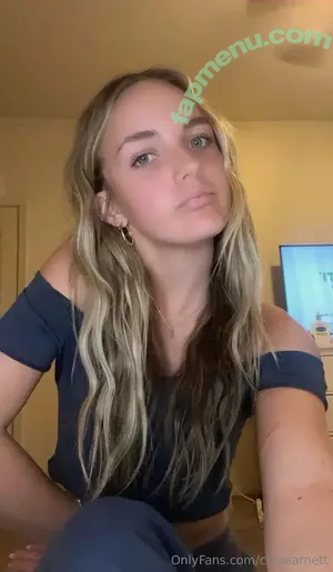Chloearnett nude photo #0002