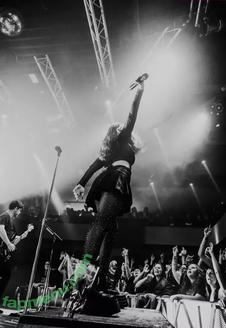 Chrissy Costanza nude photo #0007 (chrissycostanza)