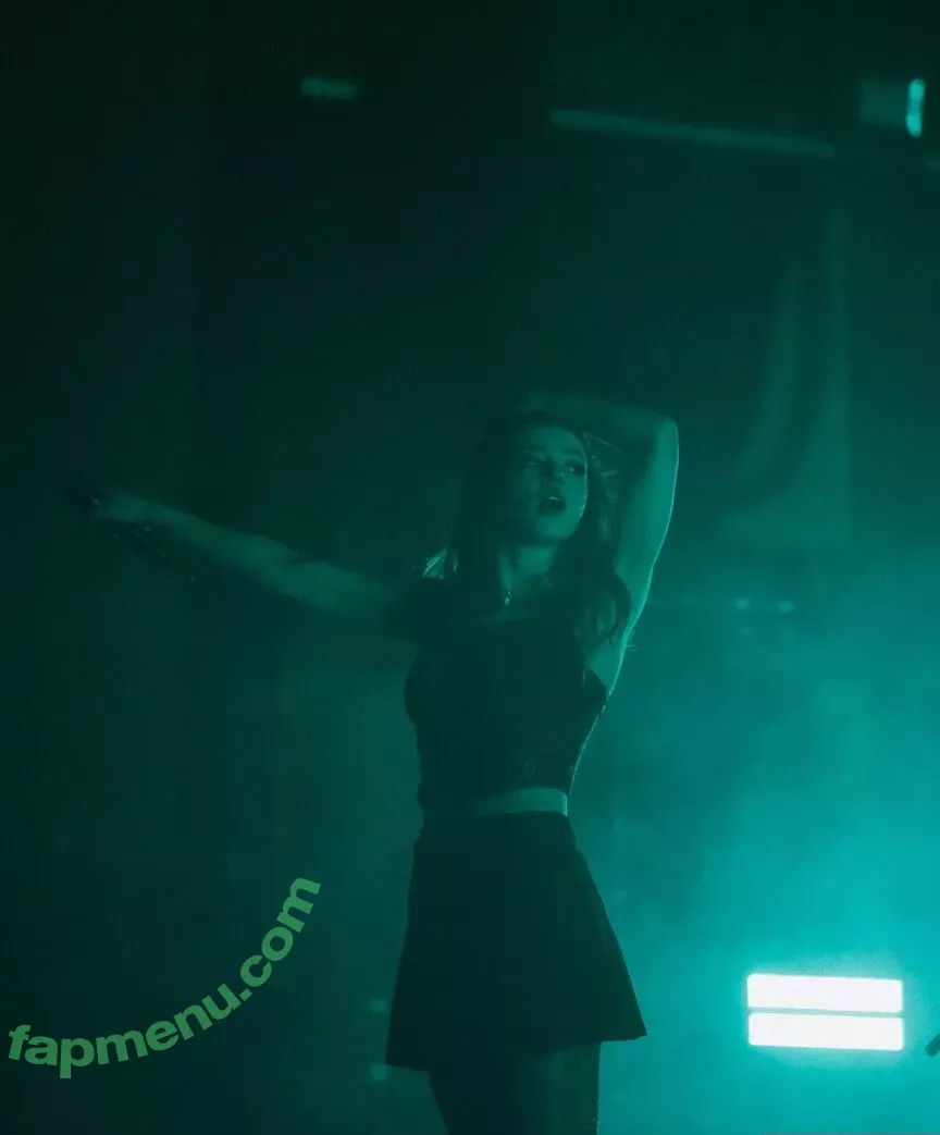 Chrissy Costanza nude photo #0021 (chrissycostanza)