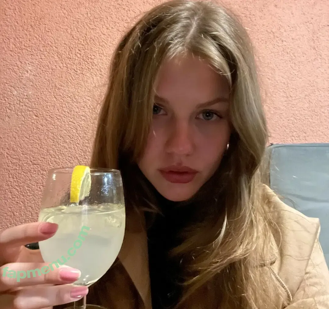 Christiane F nude photo #0039 (isa_m_2001)