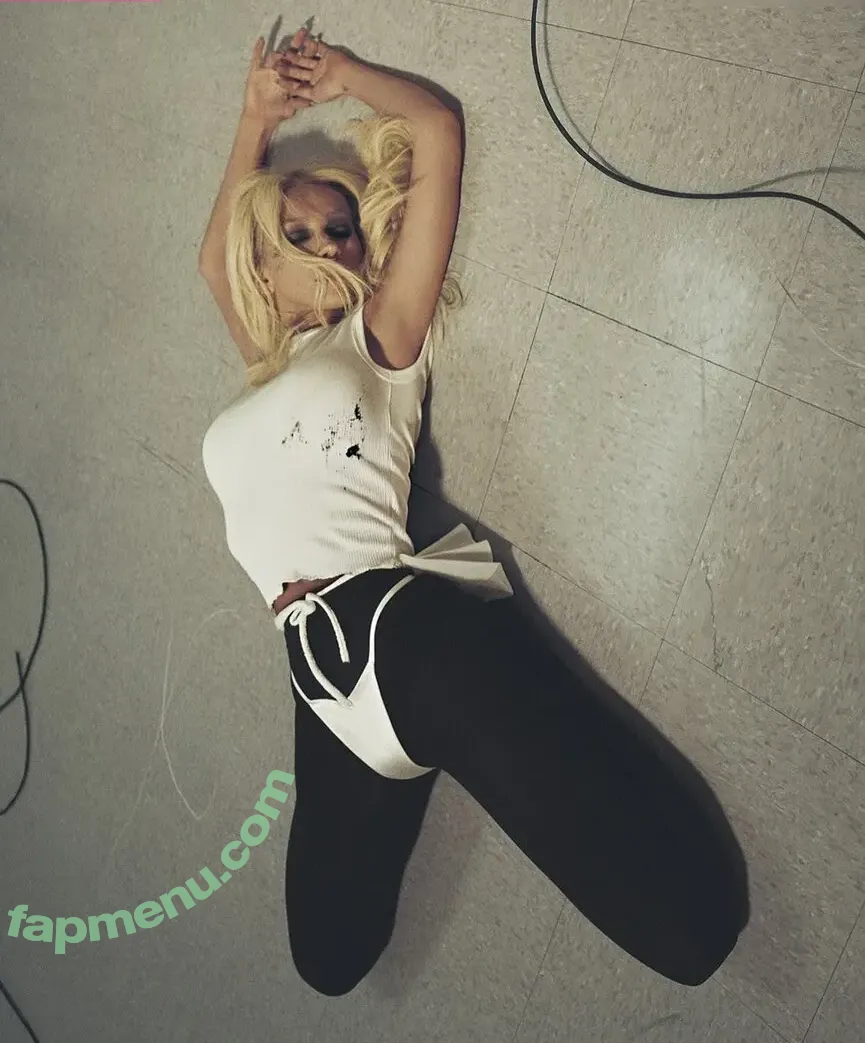 Christina Aguilera nude photo #2821 (XTINA)