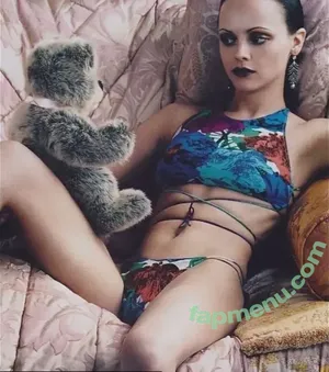 Christina Ricci / ChristinaRicci / riccigrams nude photo #0633