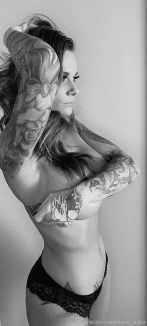 chroniclesofatiredassmom / tattooedoutlaw16 nude photo #0037