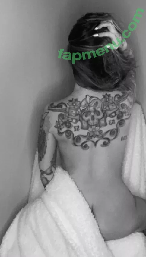 chroniclesofatiredassmom nude photo #0001 (tattooedoutlaw16)