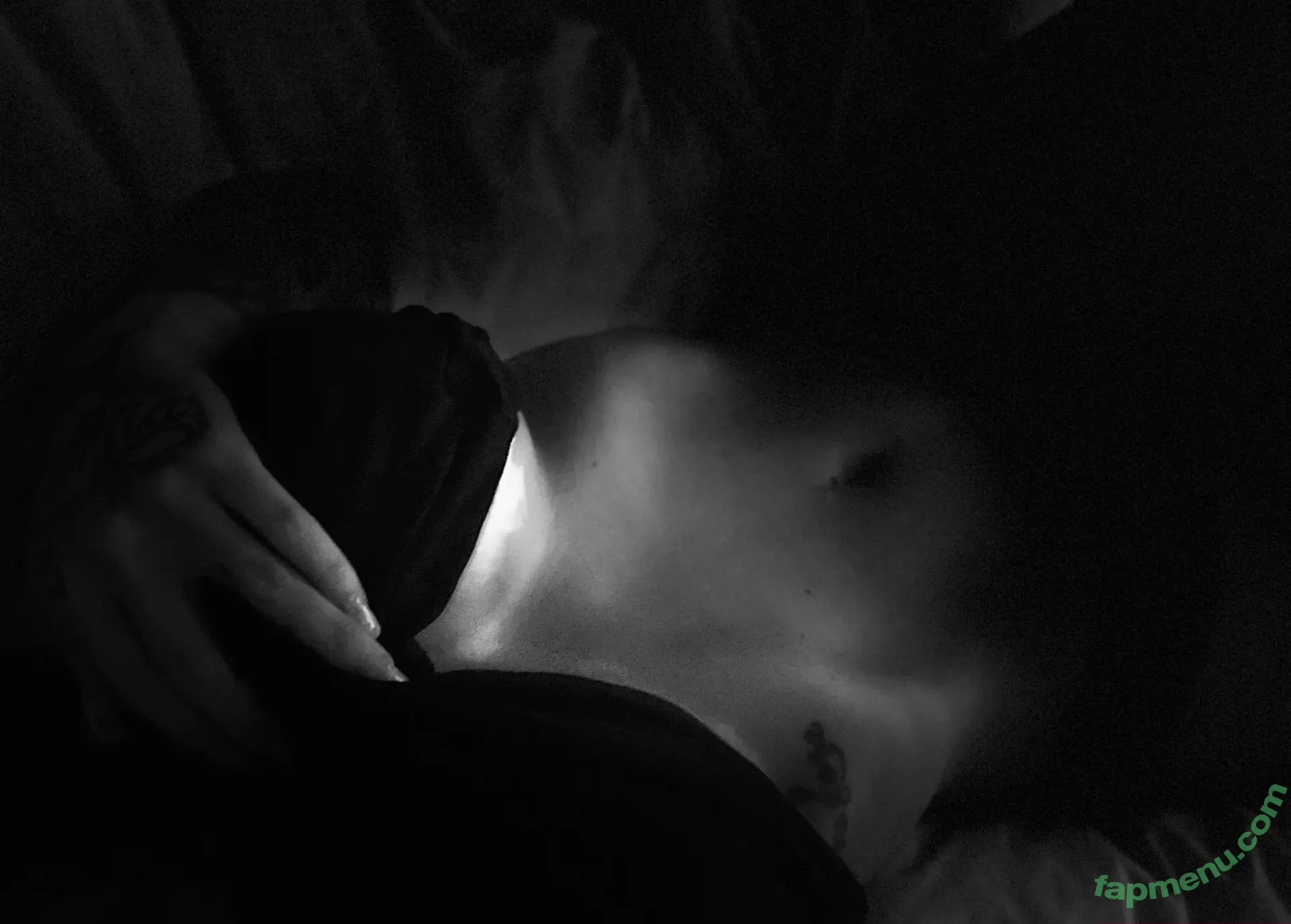 chroniclesofatiredassmom nude photo #0032 (tattooedoutlaw16)