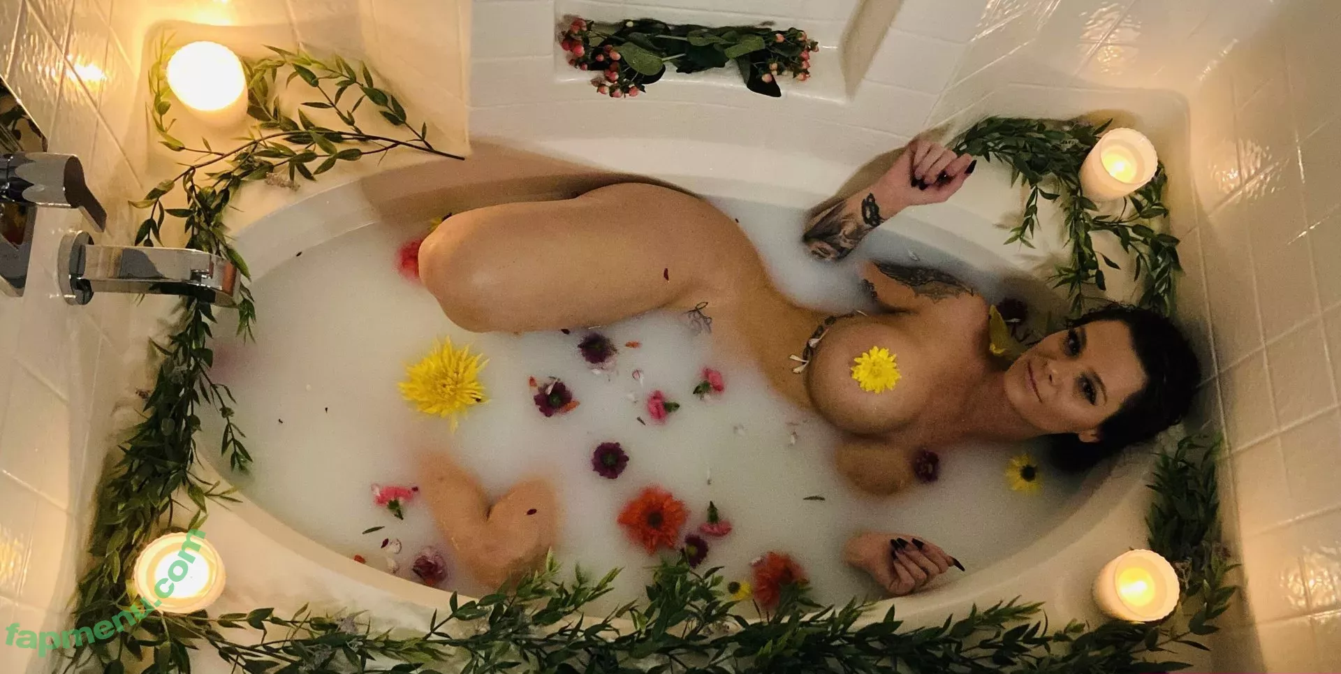chroniclesofatiredassmom nude photo #0034 (tattooedoutlaw16)