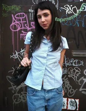 Clairo / Claire Cottrill nude photo #0268