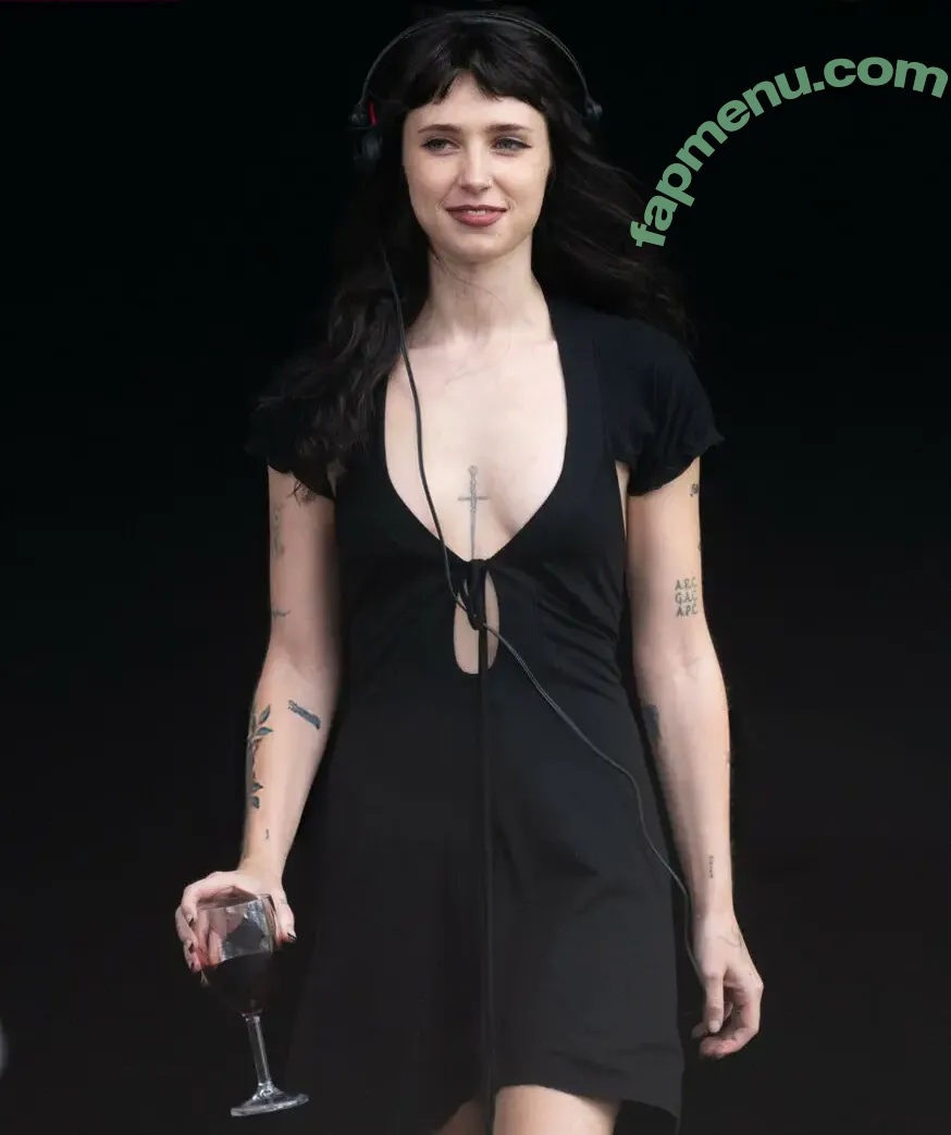 Clairo nude photo #0214 (Claire Cottrill)