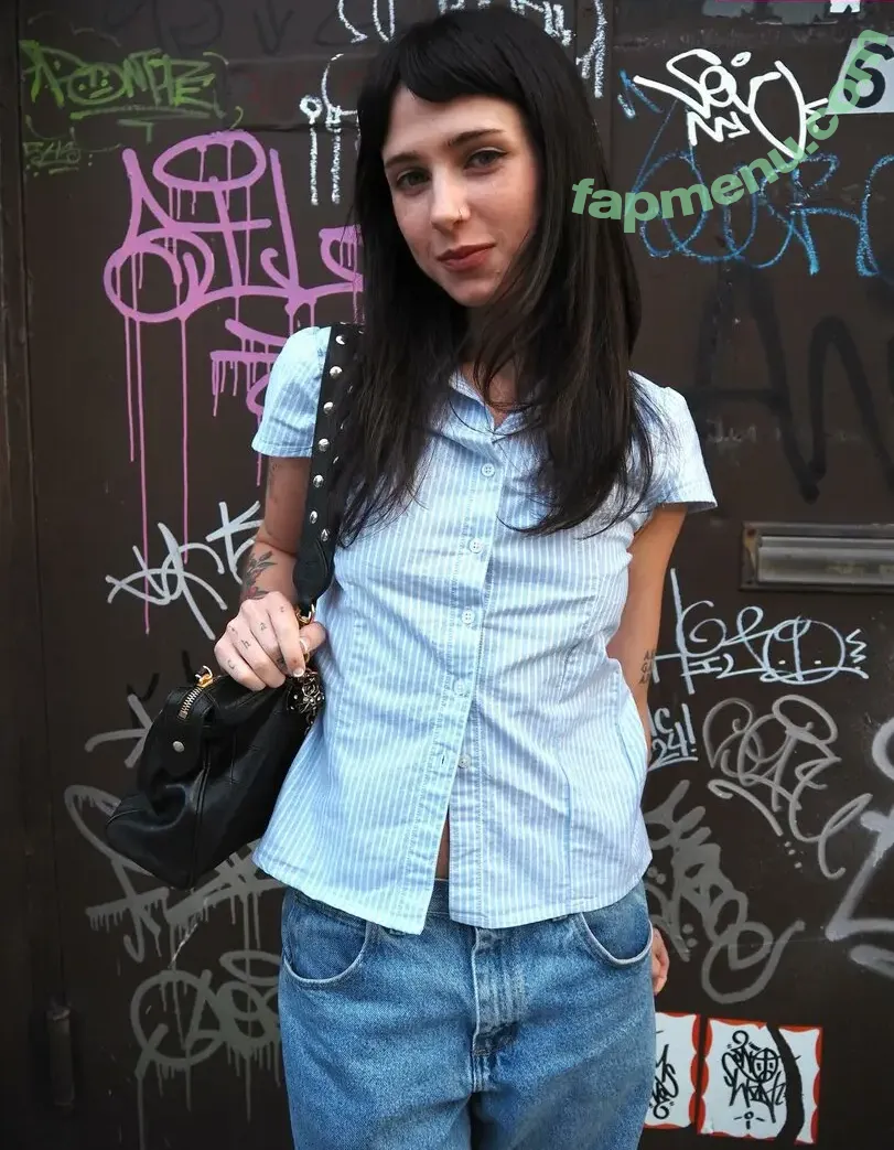 Clairo nude photo #0268 (Claire Cottrill)