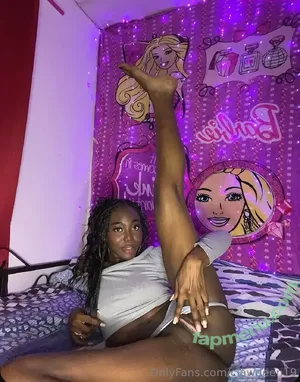 clawdeen19 / clawdeen.19 / realbratz19 nude photo #0008