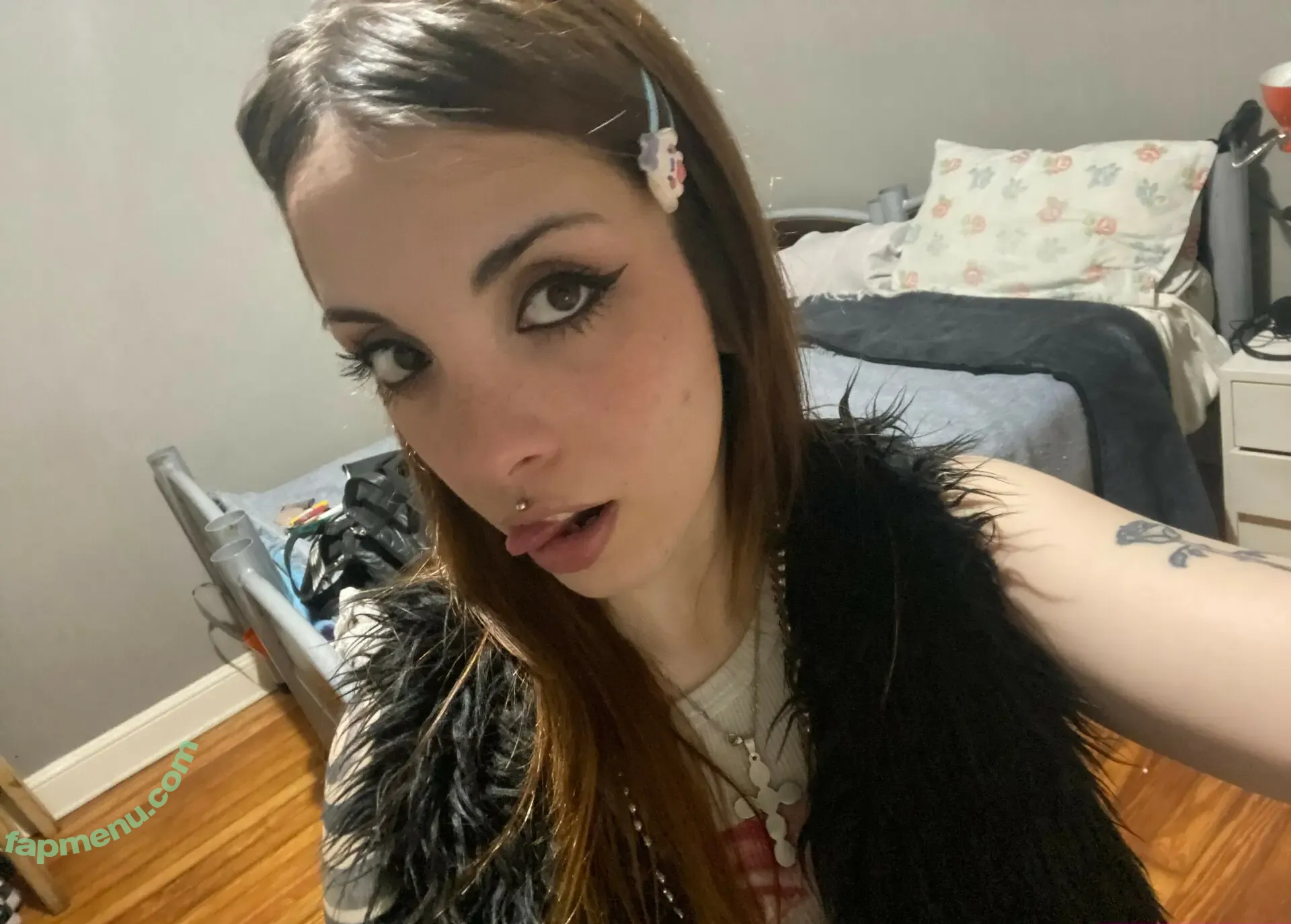 clearlyyclaire nude photo #0004 (clearlyyclaire)