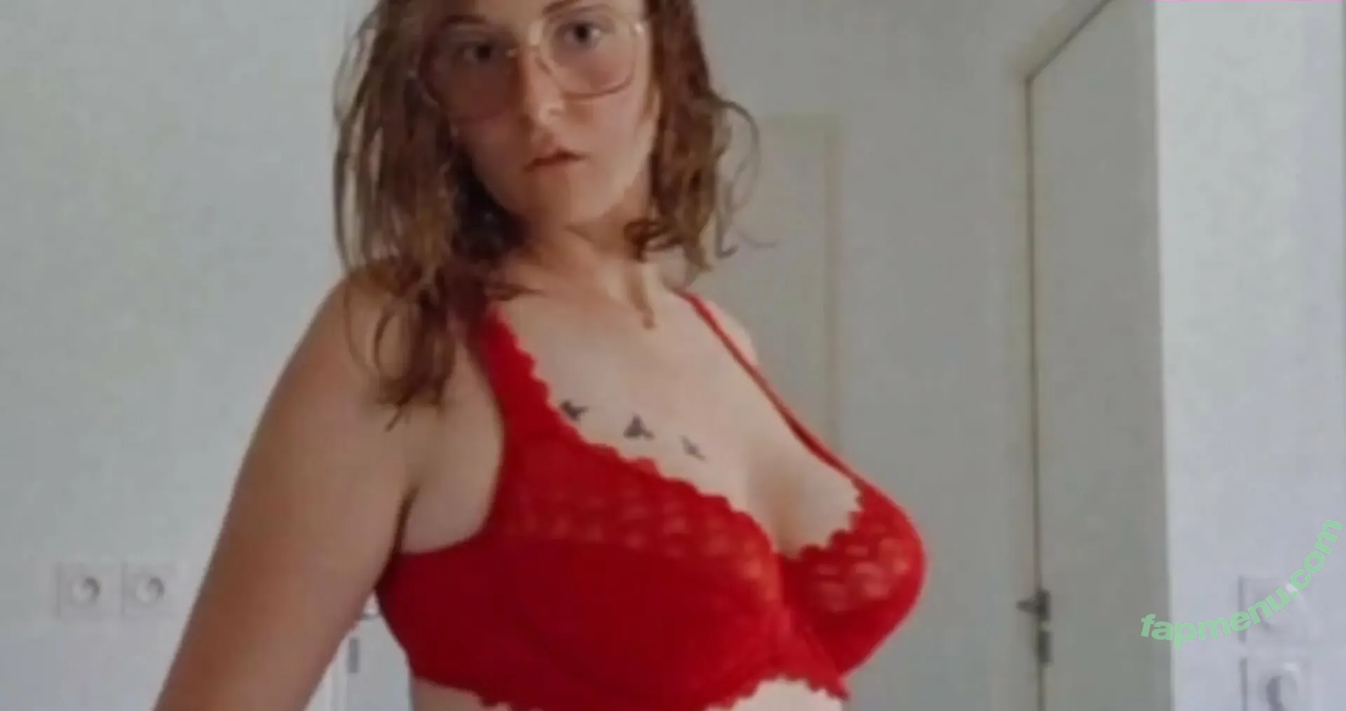 coralielacoquine nude photo #0004 (coralielacoquine)